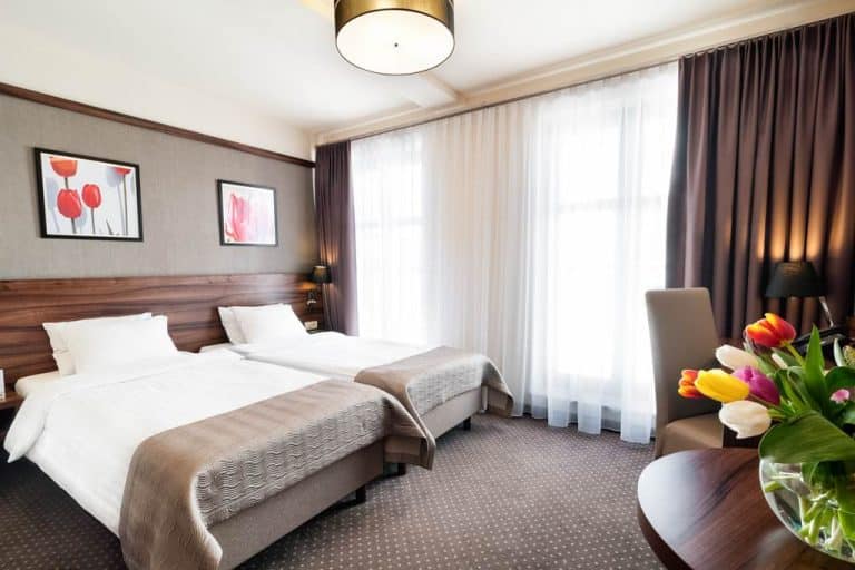 KRK_73583_Golden_Tulip_1017_01